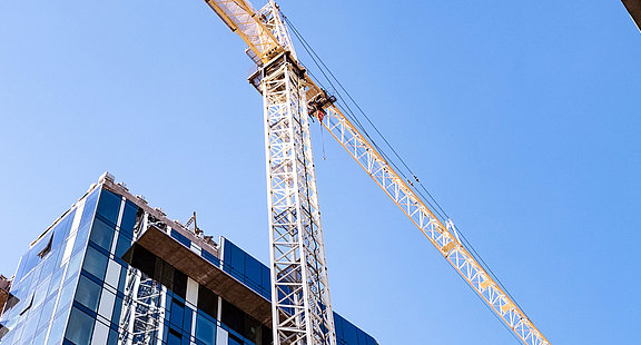 elevion-group-Crane-and-skyscrapers-under-construction